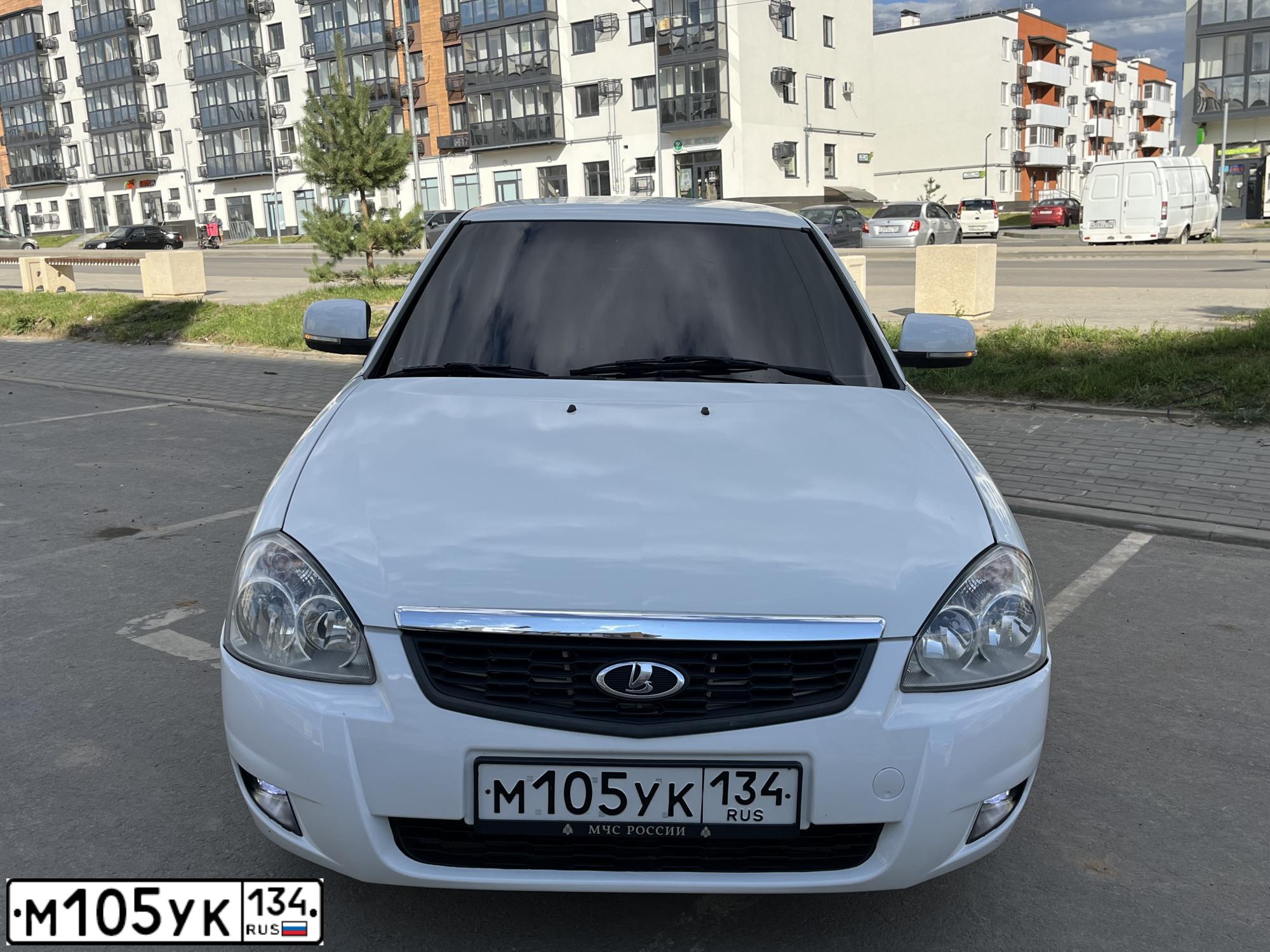 Фото автомобиля LADA 2172 PRIORA, 2009 — госномер М105УК134. Цвет: Белый
