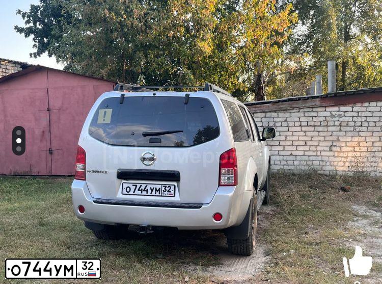 Фото автомобиля NISSAN PATHFINDER, 2007 — госномер О744УМ32. Цвет: СЕРЕБРИСТЫЙ