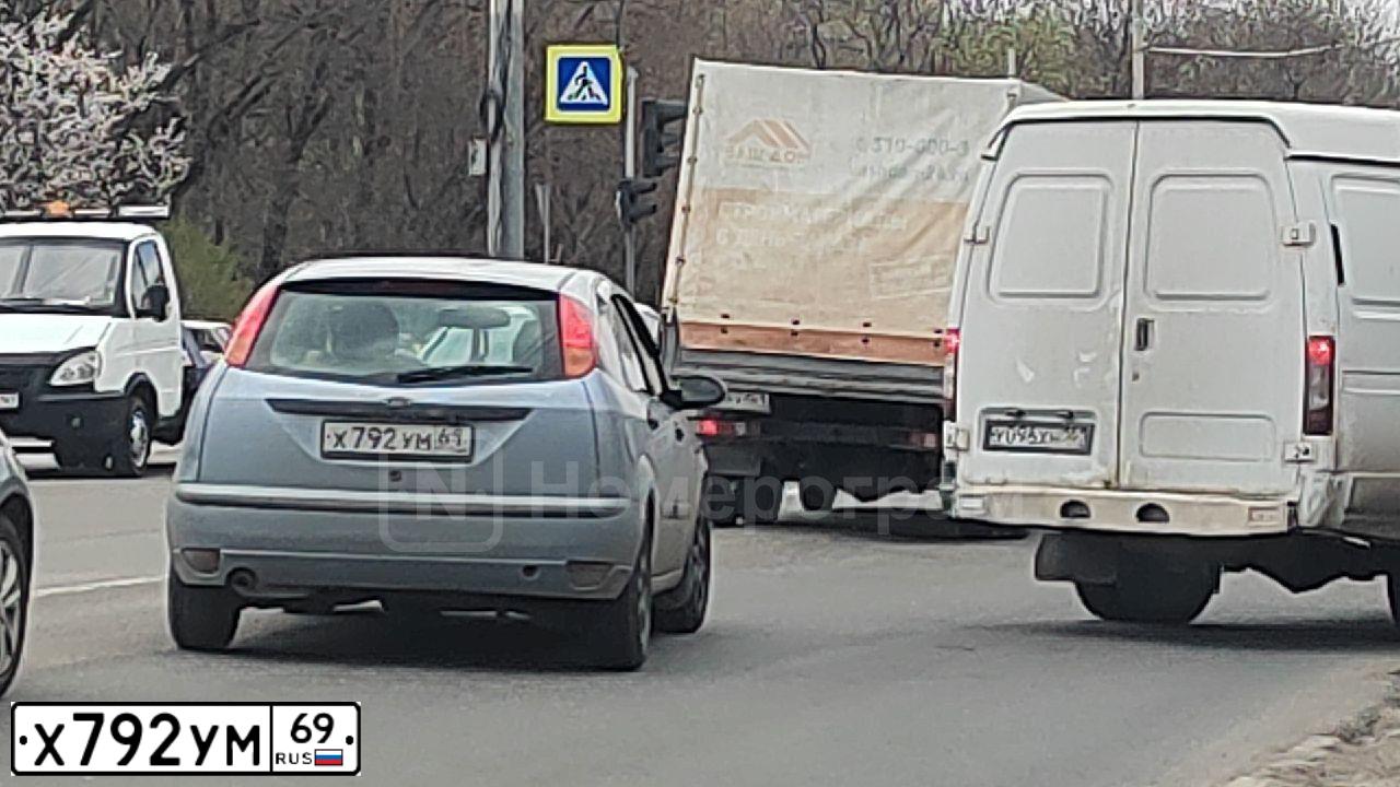 Фото автомобиля FORD FOCUS, 2013 — госномер С965КМ40. Цвет: Белый