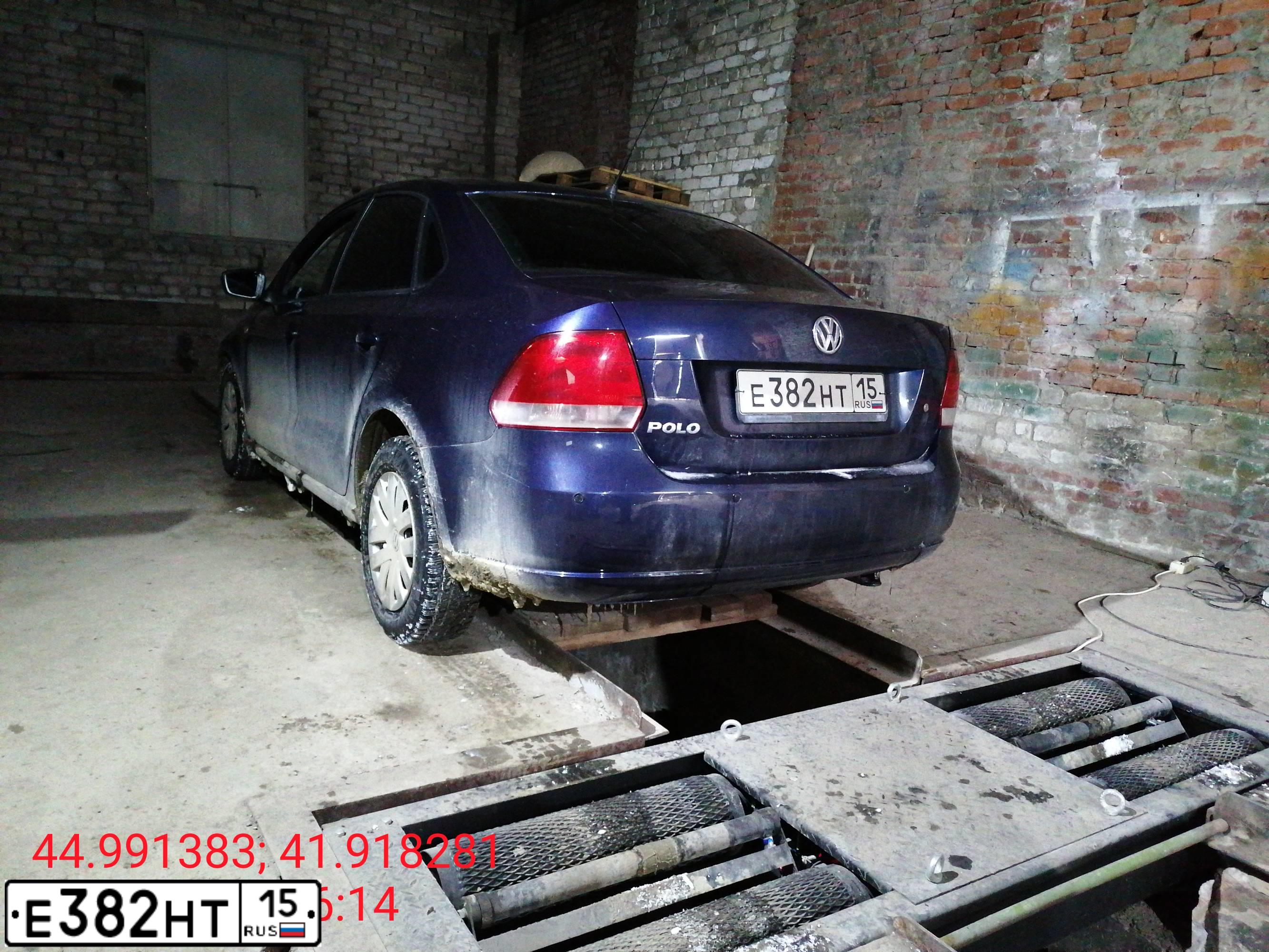 Фото автомобиля VOLKSWAGEN POLO, 2012 — госномер О080КХ126. Цвет: ТЕМНО-СИНИЙ