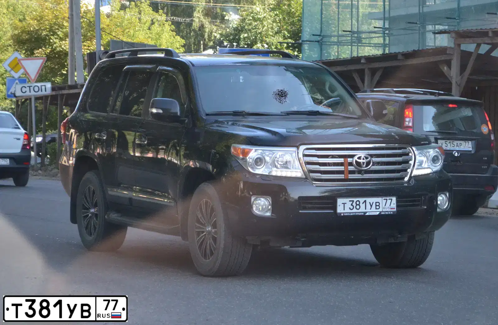 Фото автомобиля TOYOTA LAND CRUISER 200, 2013 — госномер Х070ТО790. Цвет: ЧЕРНЫЙ