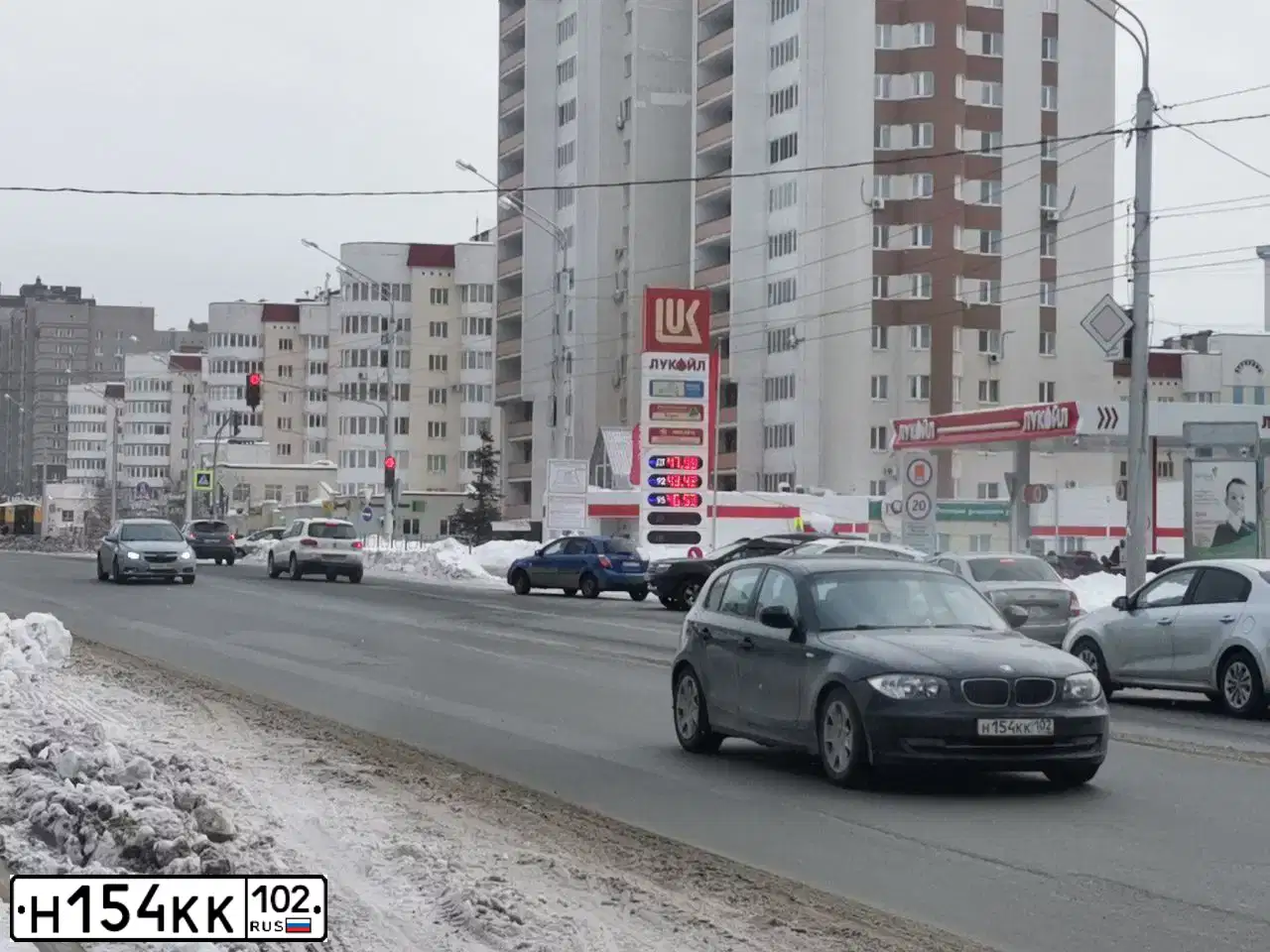Фото автомобиля BMW SERIE 1, 2011 — госномер Н154КК102. Цвет: ЧЕРНЫЙ