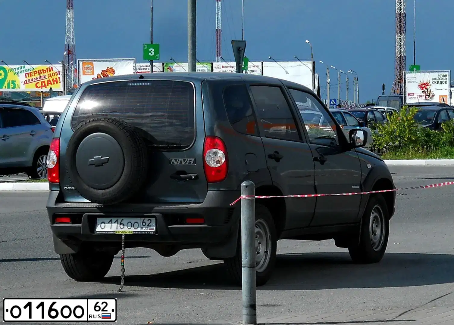 Фото автомобиля CHEVROLET T NIVA, 2013 — госномер О116ОО62. Цвет: темный серо-зеленый металлик