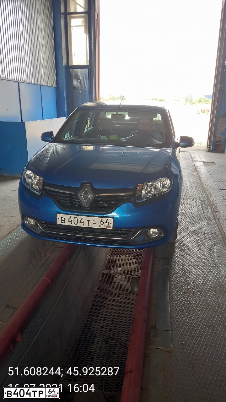 Фото автомобиля RENAULT LOGAN, 2014 — госномер В404ТР64. Цвет: СВЕТЛО СИНИЙ