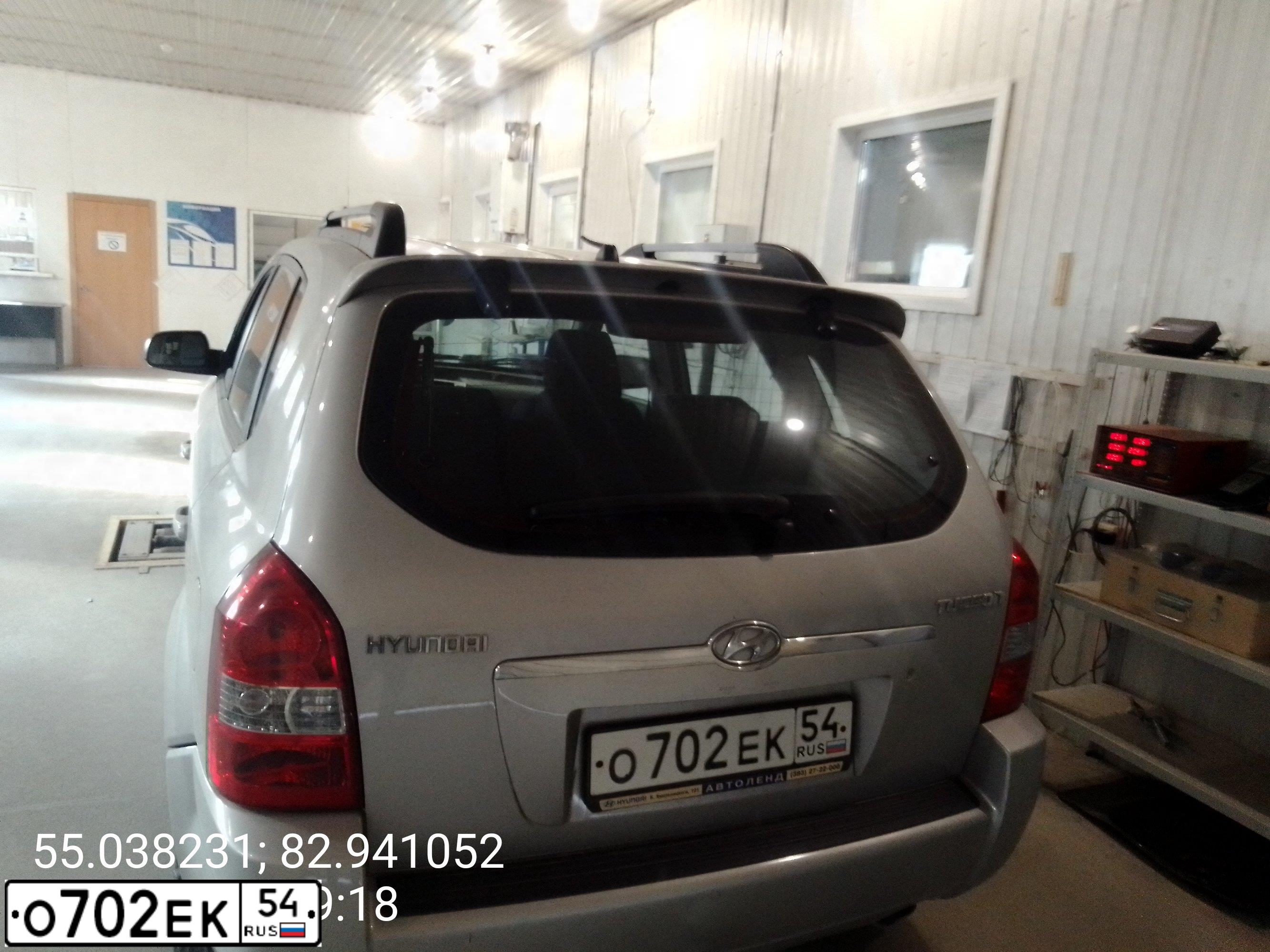 Фото автомобиля HYUNDAI TUCSON, 2006 — госномер О702ЕК54. Цвет: СЕРЕБРИСТЫЙ