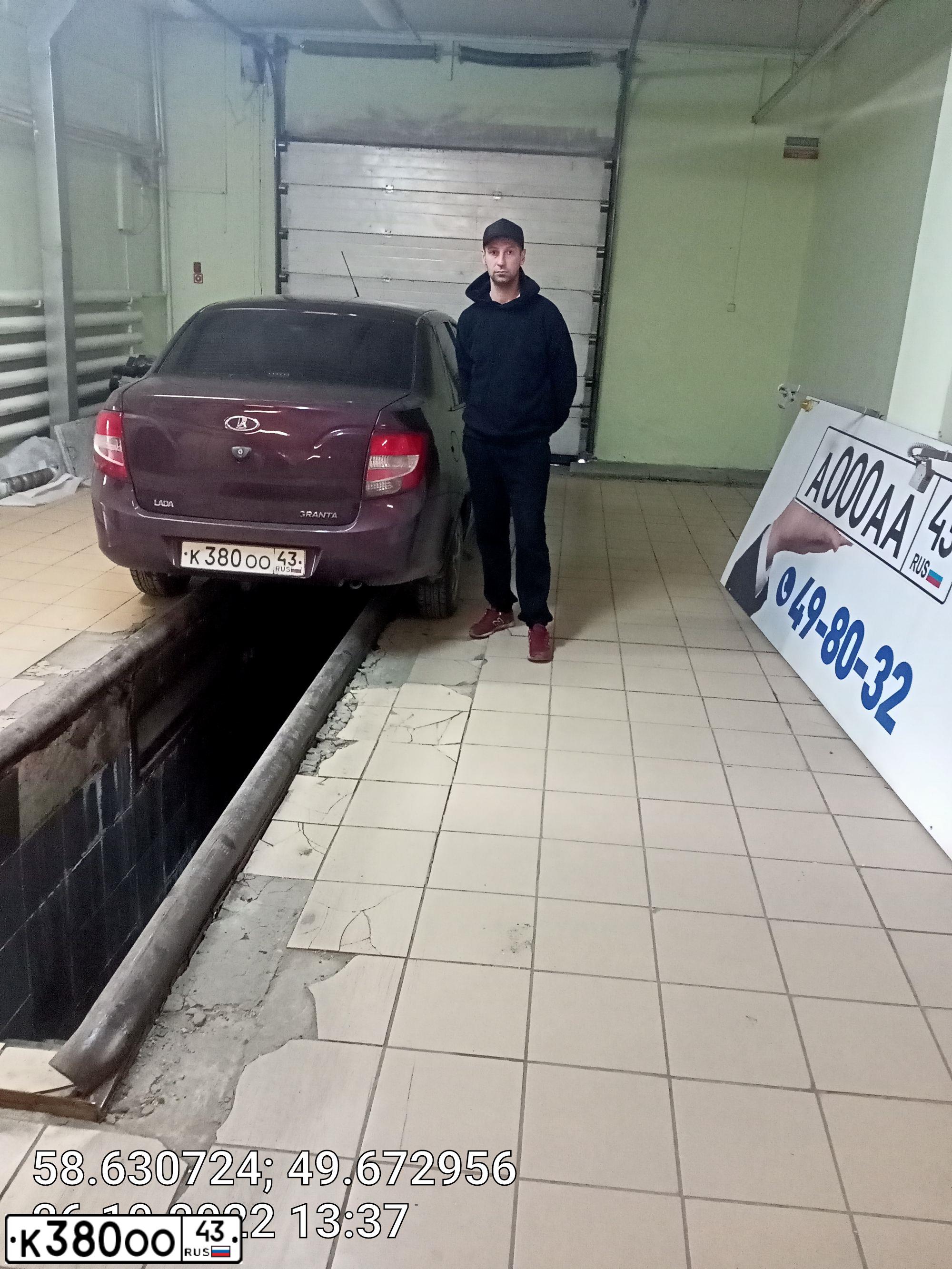 Фото автомобиля LADA 2190 GRANTA, 2013 — госномер В358ТВ43. Цвет: ТЕМНО-ВИШНЕВЫЙ