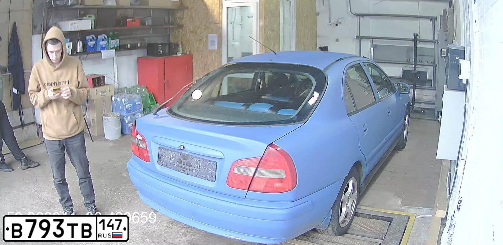 Фото автомобиля MITSUBISHI CARISMA, 2003 — госномер К764ММ147. Цвет: Темно-синий