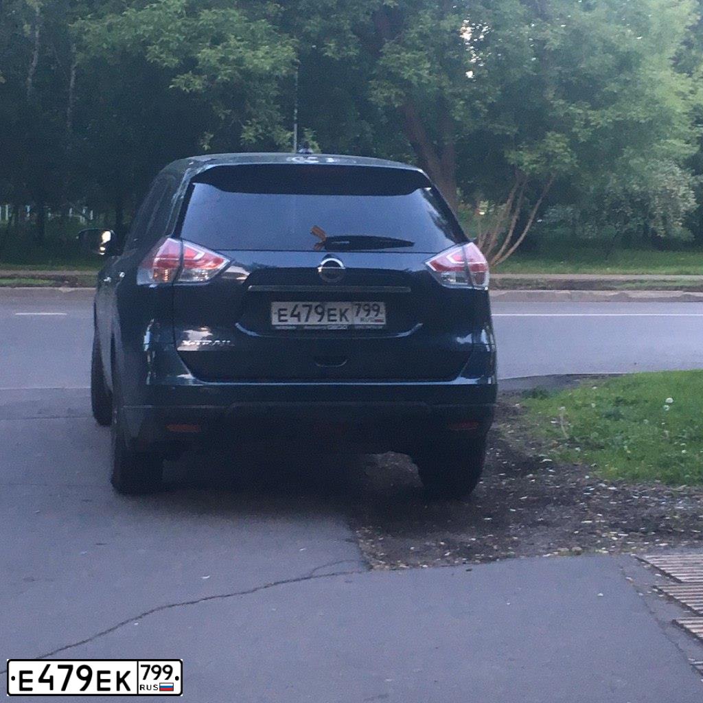 Фото автомобиля NISSAN X-TRAIL, 2017 — госномер Е479ЕК799. Цвет: ТЕМНО-СИНИЙ