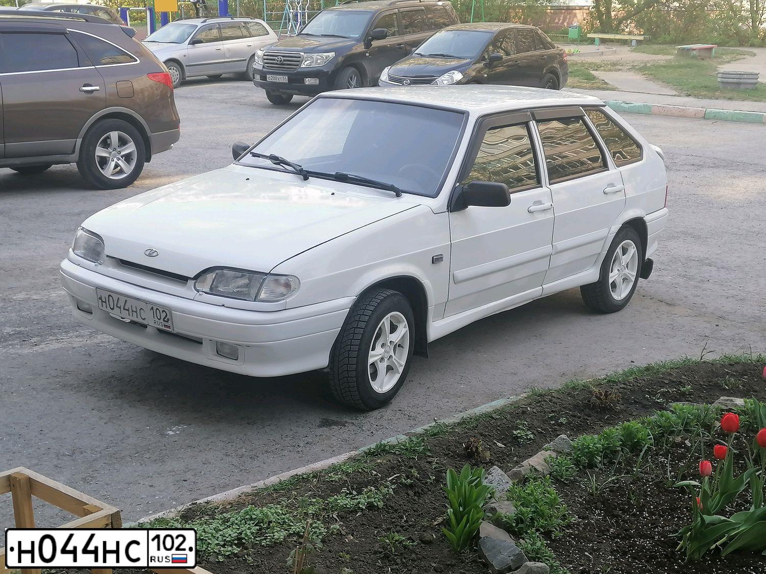 Фото автомобиля LADA 2114 SAMARA, 2012 — госномер К686ХМ154. Цвет: Белый