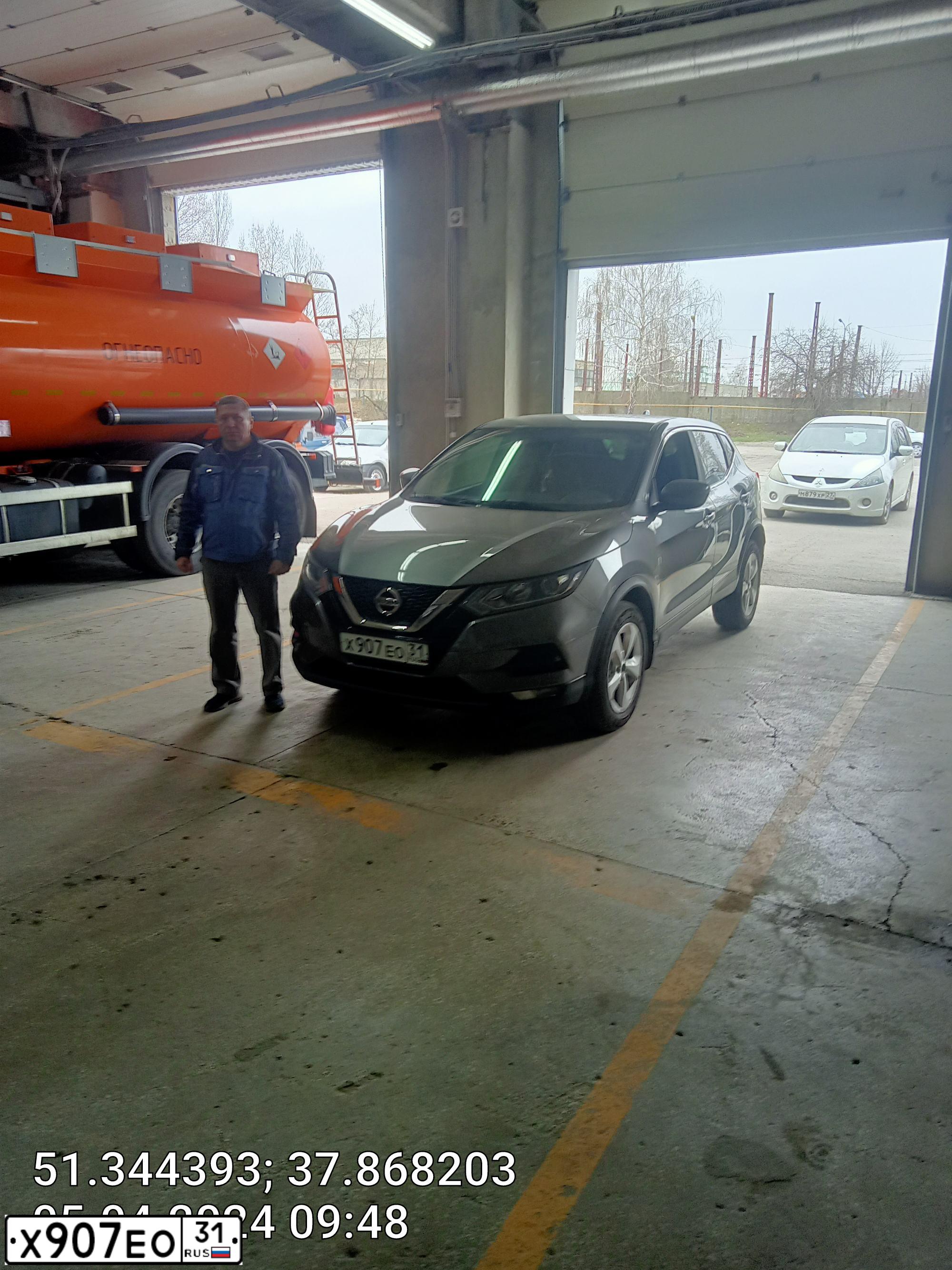 Фото автомобиля NISSAN QASHQAI, 2019 — госномер Х420РВ31. Цвет: СЕРЫЙ