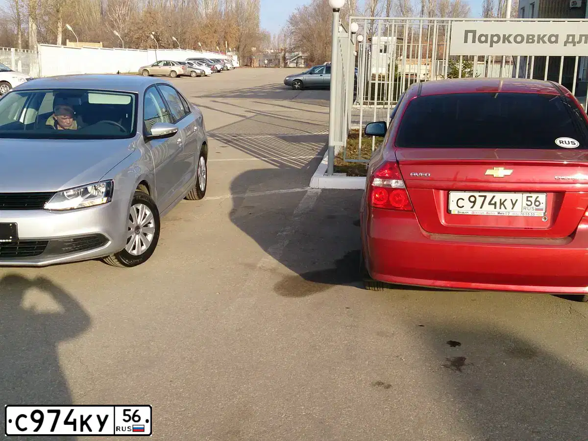 Фото автомобиля CHEVROLET AVEO, 2010 — госномер Е244ХС763. Цвет: Красный