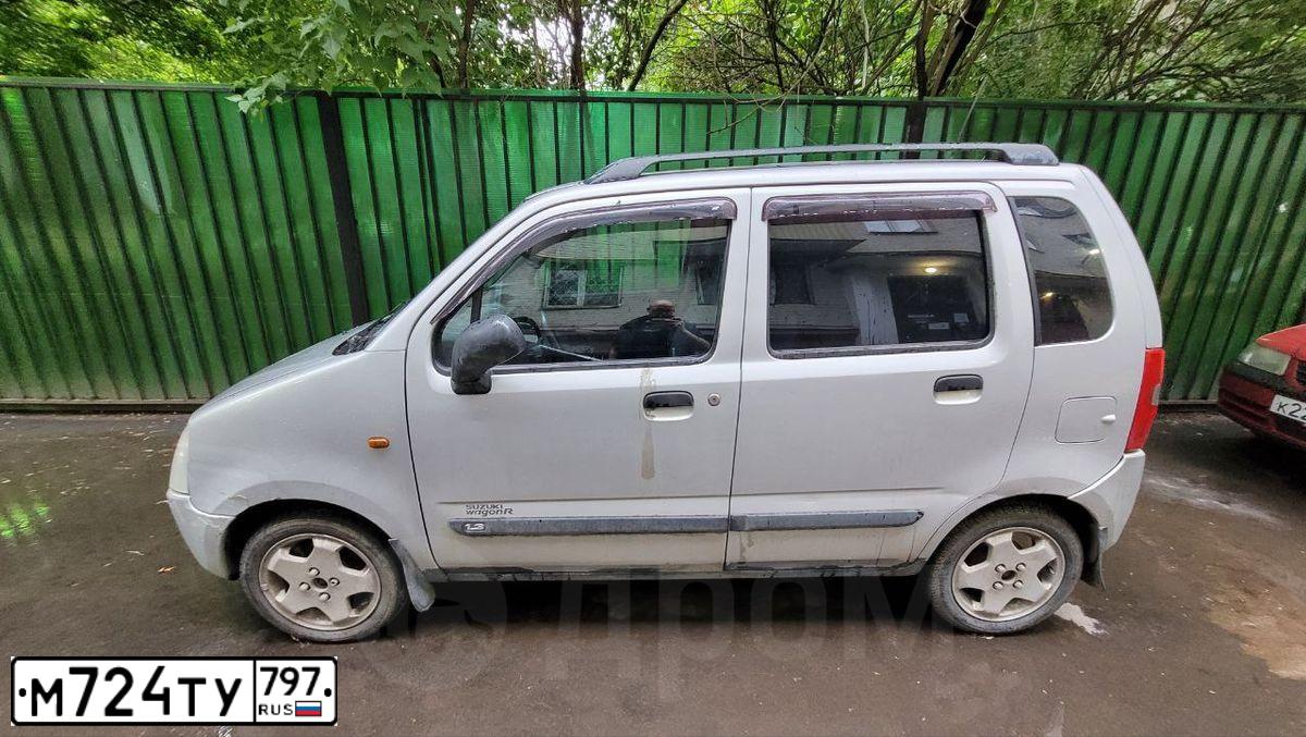 Фото автомобиля SUZUKI WAGON R+, 2001 — госномер М724ТУ797. Цвет: БЕЛЫЙ (СЕРЕБРИСТЫЙ)