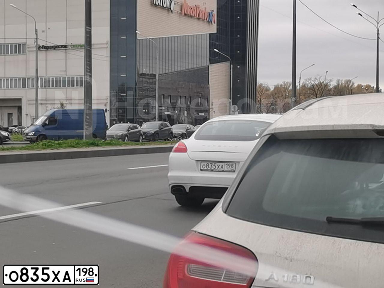 Фото автомобиля PORSCHE PANAMERA, 2013 — госномер О330АВ550. Цвет: Белый