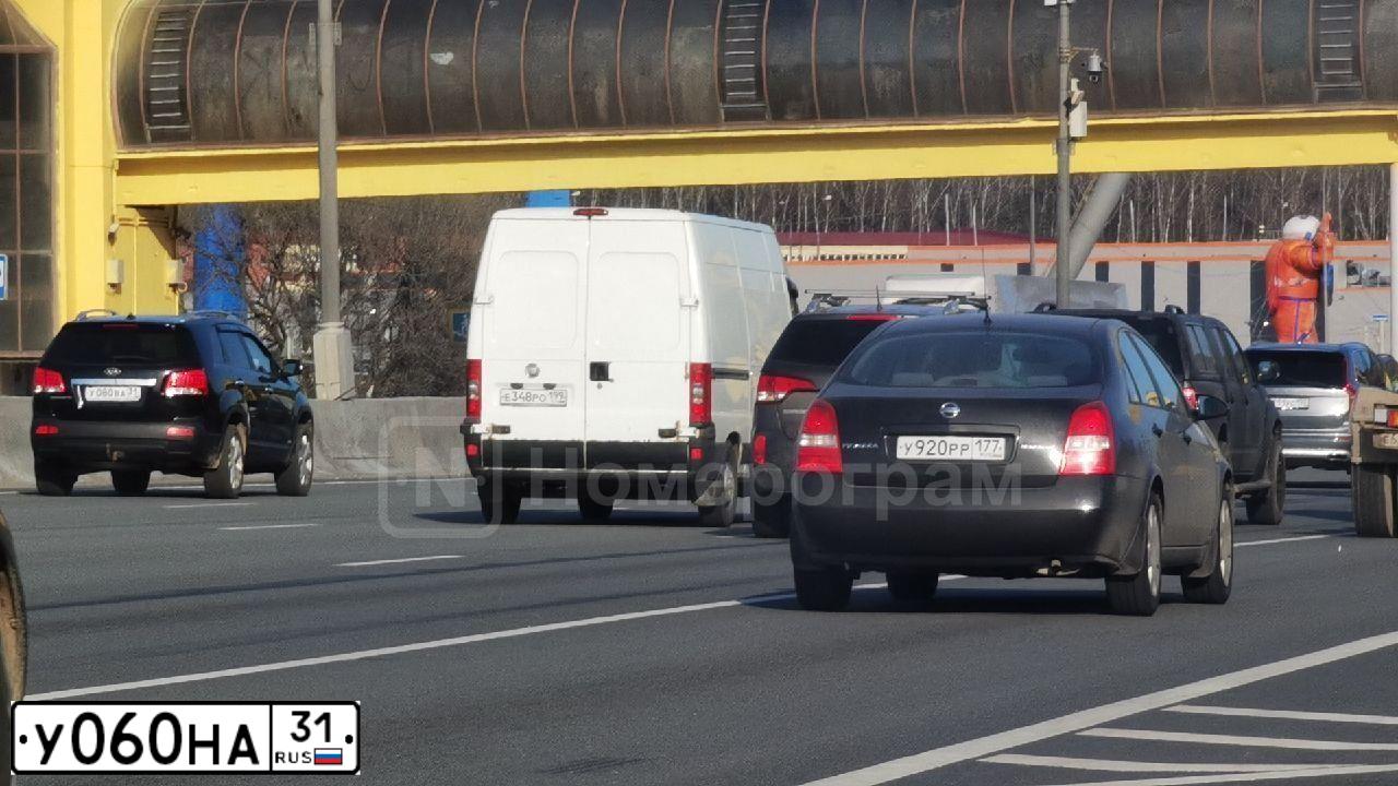 Фото автомобиля AUDI A7, 2011 — госномер У283НМ31. Цвет: БЕЖЕВЫЙ