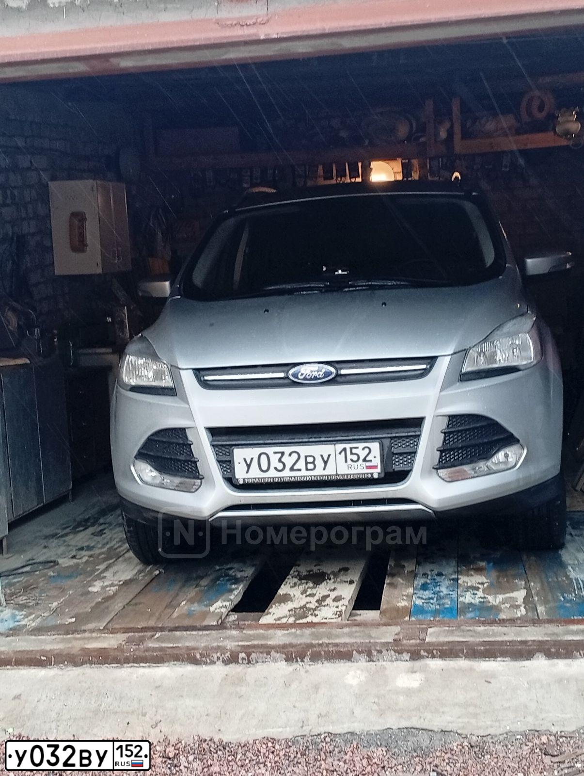 Фото автомобиля FORD KUGA, 2014 — госномер У032ВУ152. Цвет: СЕРЕБРИСТЫЙ