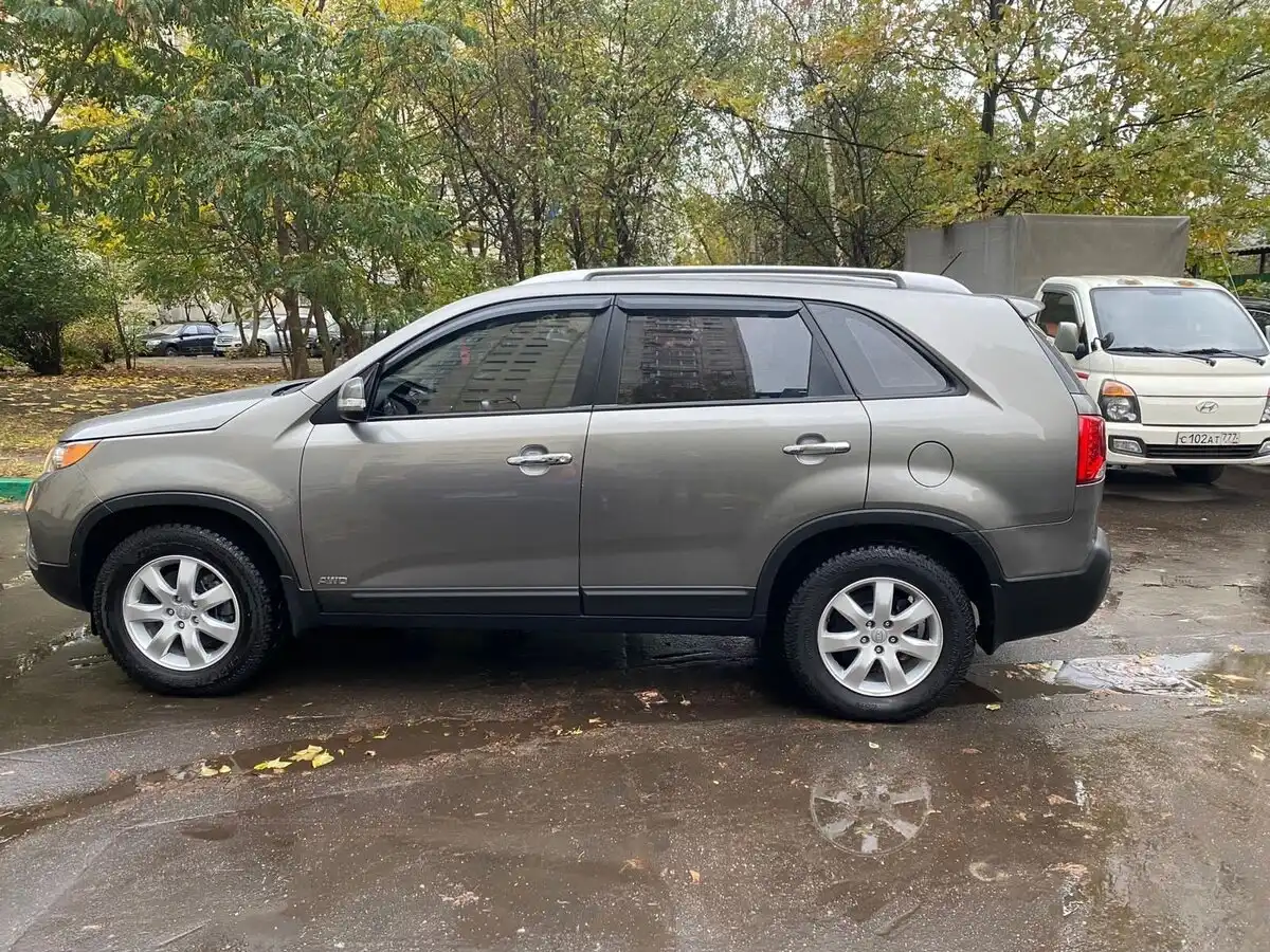 Фото автомобиля HYUNDAI PORTER, 2013 — госномер С102АТ777. Цвет: БЕЛЫЙ