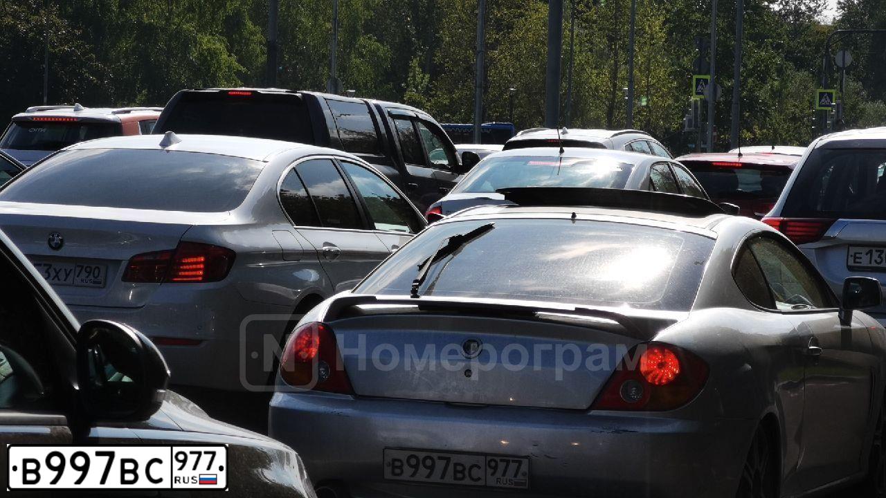 Фото автомобиля HYUNDAI /S-/COUPE / TUSCANI, 2002 — госномер Р399НМ46. Цвет: Серый