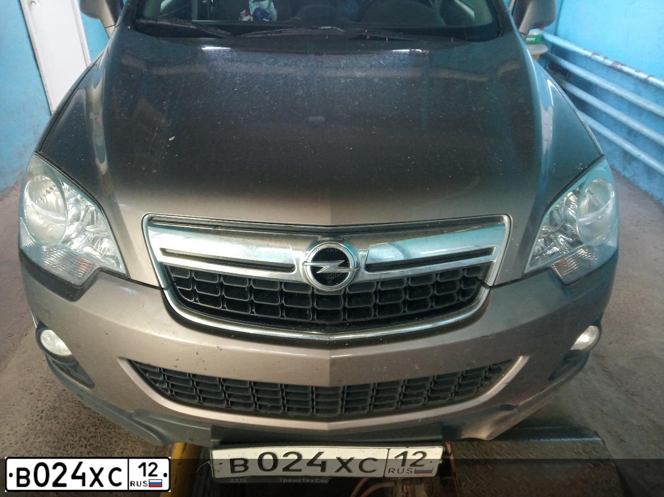 Фото автомобиля OPEL ANTARA, 2014 — госномер В024ХС12. Цвет: Коричневый