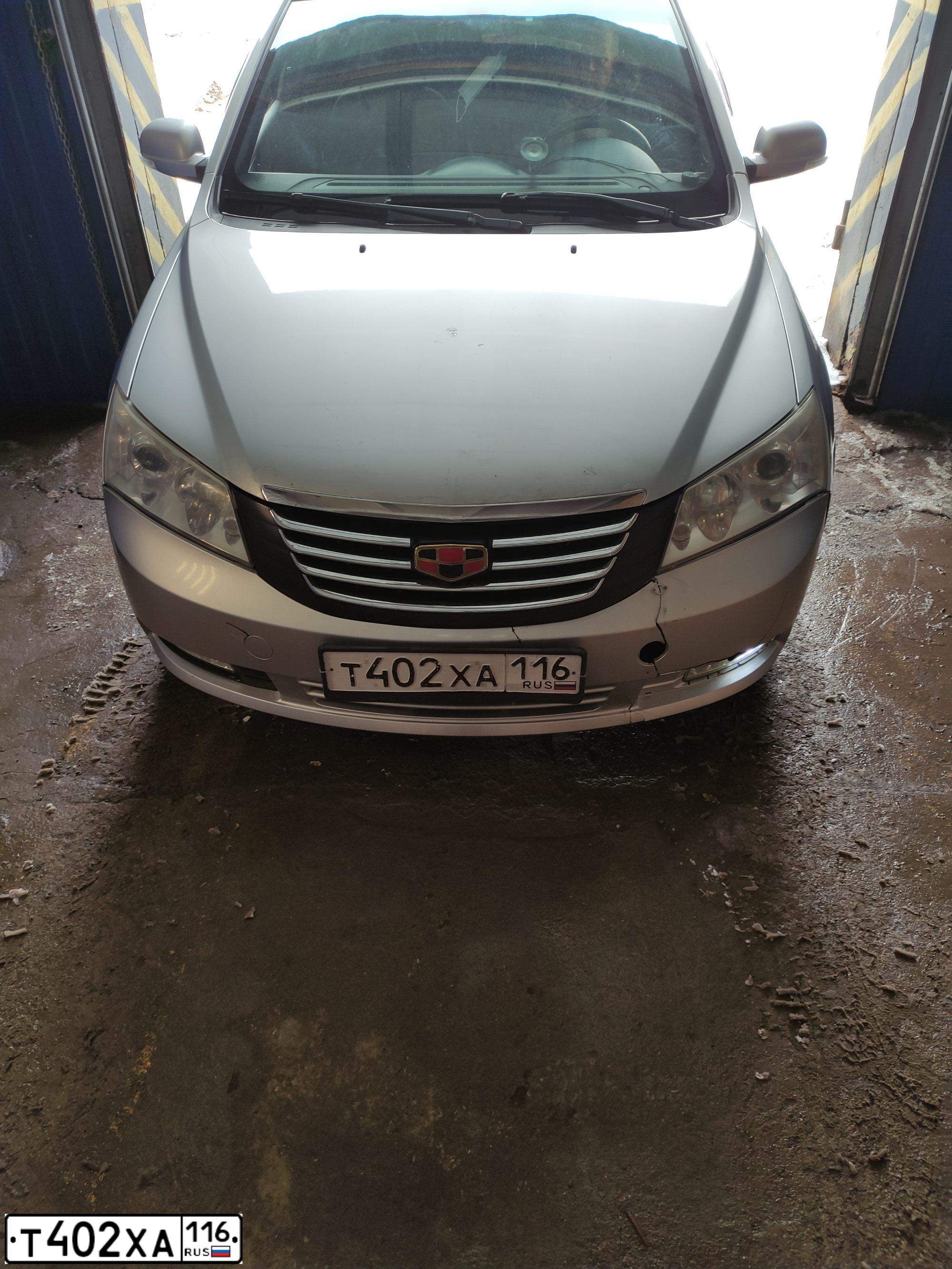 Фото автомобиля GEELY EMGRAND, 2013 — госномер К939ТУ702. Цвет: СЕРЕБРО