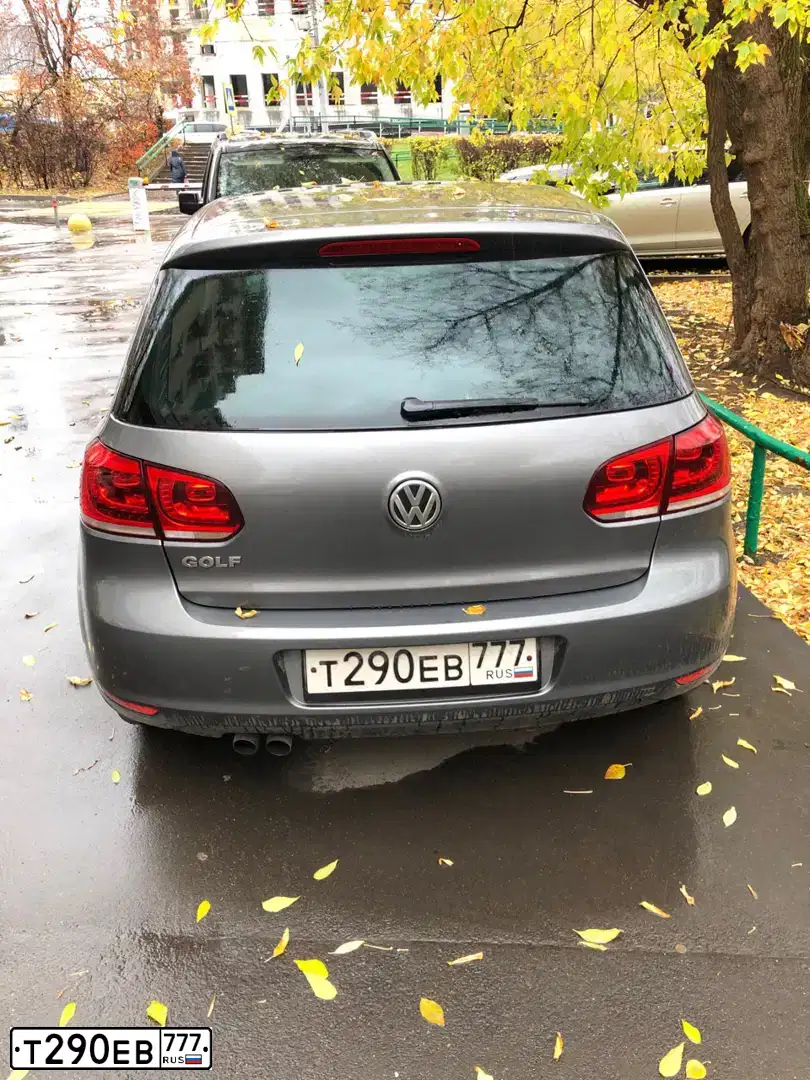 Фото автомобиля VOLKSWAGEN GOLF, 2012 — госномер Т290ЕВ777. Цвет: СЕРЫЙ