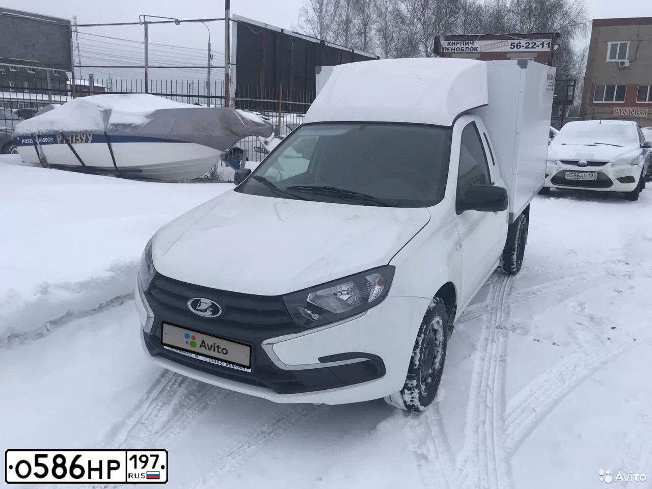 Фото автомобиля FORD FOCUS, 2011 — госномер О586НР197. Цвет: Белый