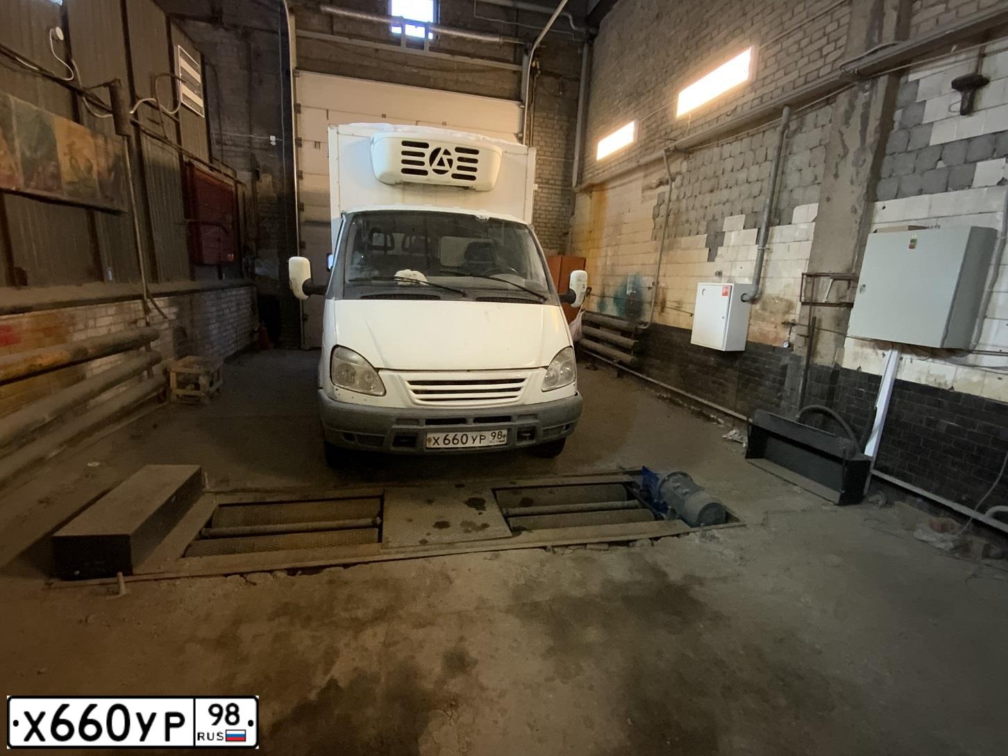 Фото автомобиля GAZ 3302 GAZEL, 2007 — госномер Х660УР98. Цвет: Белый