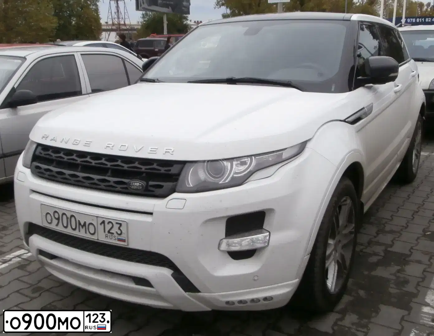 Фото автомобиля LANDROVER RANGE ROVER EVOQUE, 2013 — госномер В980АМ92. Цвет: ЯРКО-БЕЛЫЙ