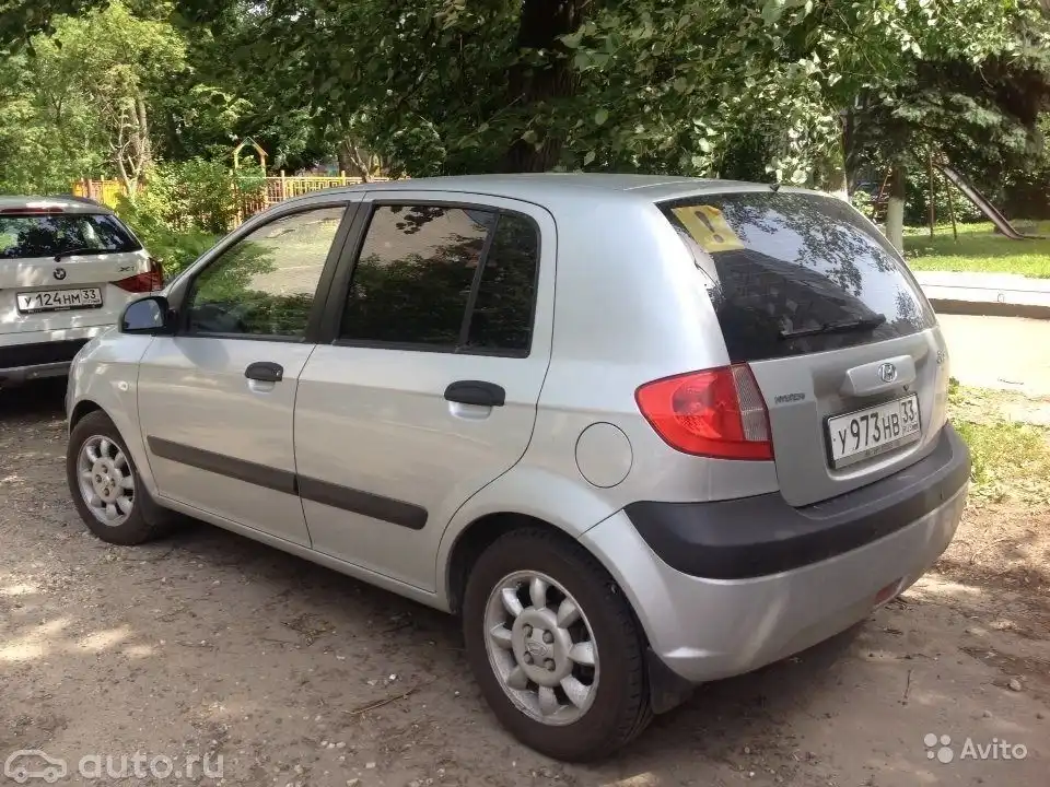 Фото автомобиля HYUNDAI GETZ, 2008 — госномер У973НВ33. Цвет: СЕРЕБРИСТЫЙ