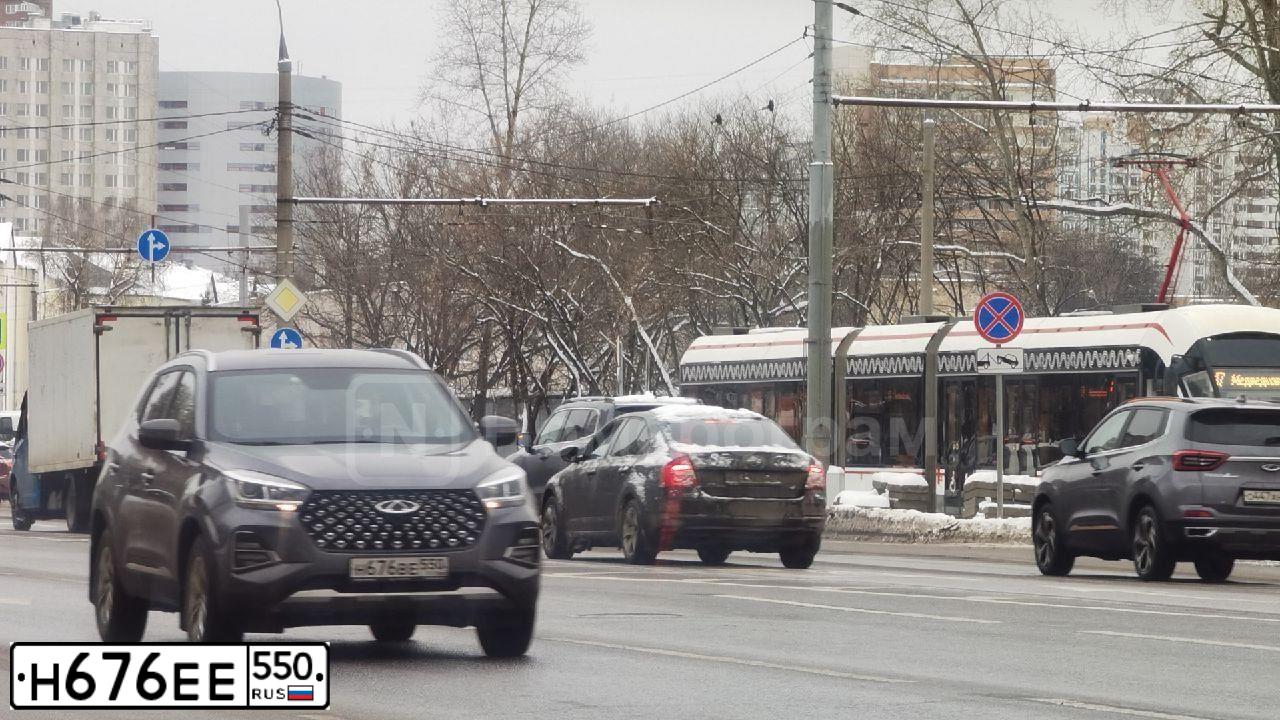 Фото автомобиля TOYOTA LANDCRUISER 200, 2015 — госномер Н676ЕЕ550. Цвет: Белый