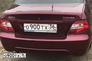 Фото автомобиля DAEWOO NEXIA, 2011 — госномер О900ТХ36. Цвет: СПЕЛАЯ ВИШНЯ