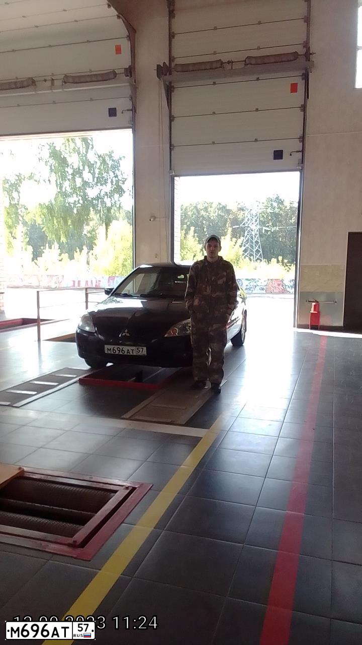 Фото автомобиля MITSUBISHI LANCER, 2005 — госномер М696АТ57. Цвет: ЧЕРНЫЙ