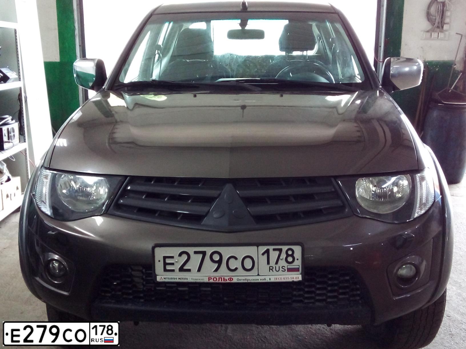 Фото автомобиля MITSUBISHI L 200, 2011 — госномер Е279СО178. Цвет: КОРИЧНЕВЫЙ