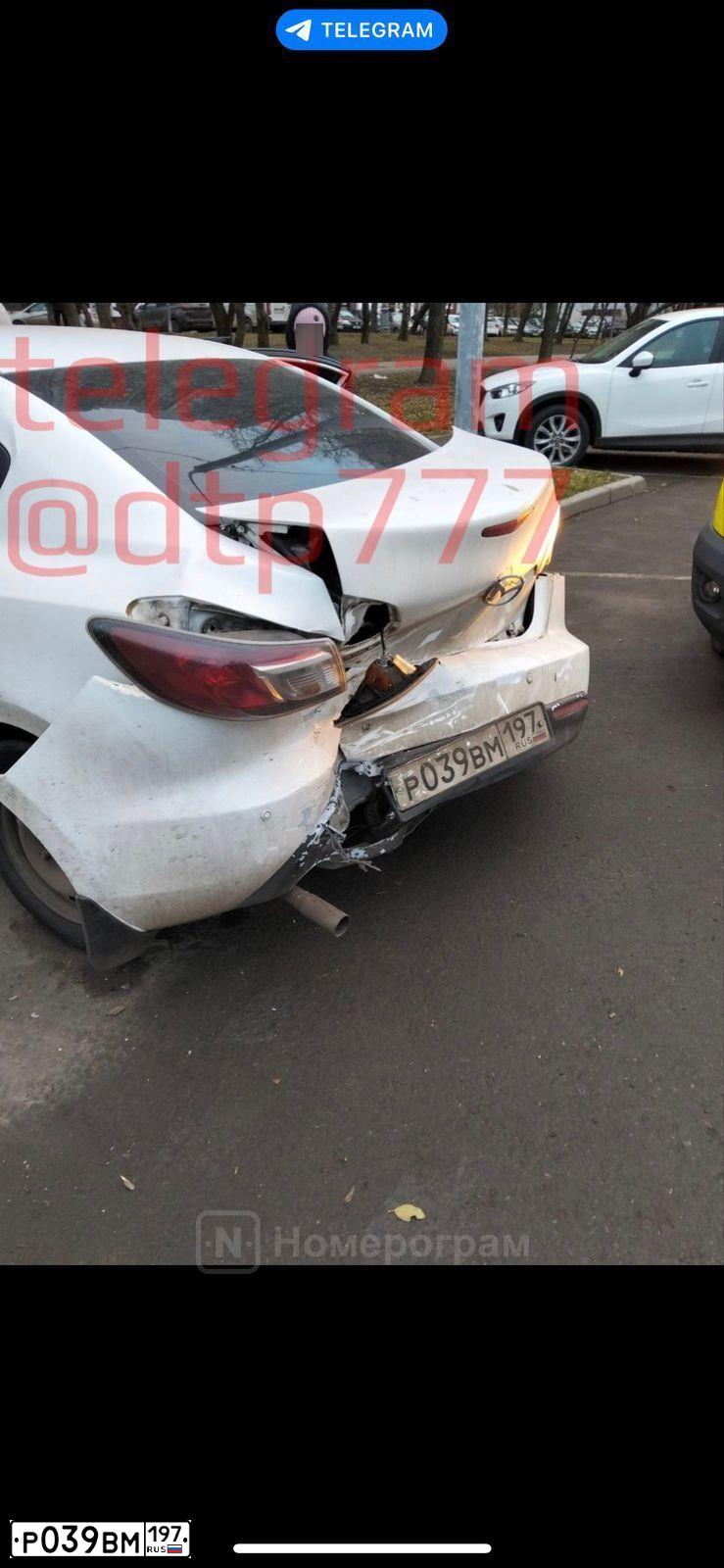 Фото автомобиля MAZDA 3, 2010 — госномер Р039ВМ197. Цвет: Белый