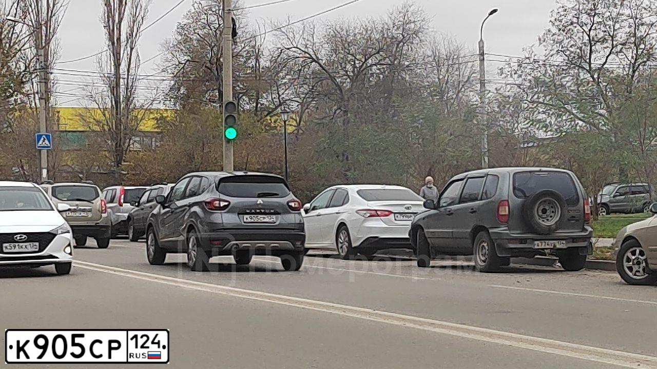 Фото автомобиля MERCEDES-BENZ C180, 2014 — госномер Т543НЕ198. Цвет: Белый