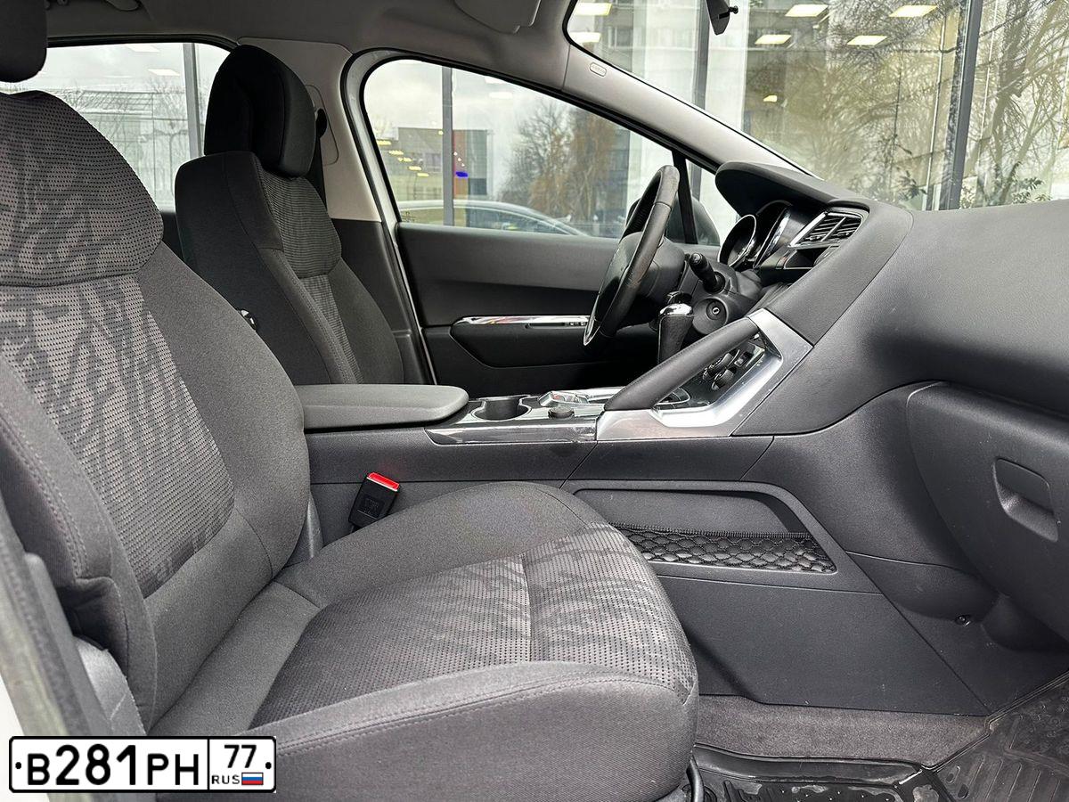 Фото автомобиля PEUGEOT 3008, 2012 — госномер В281РН77. Цвет: Белый