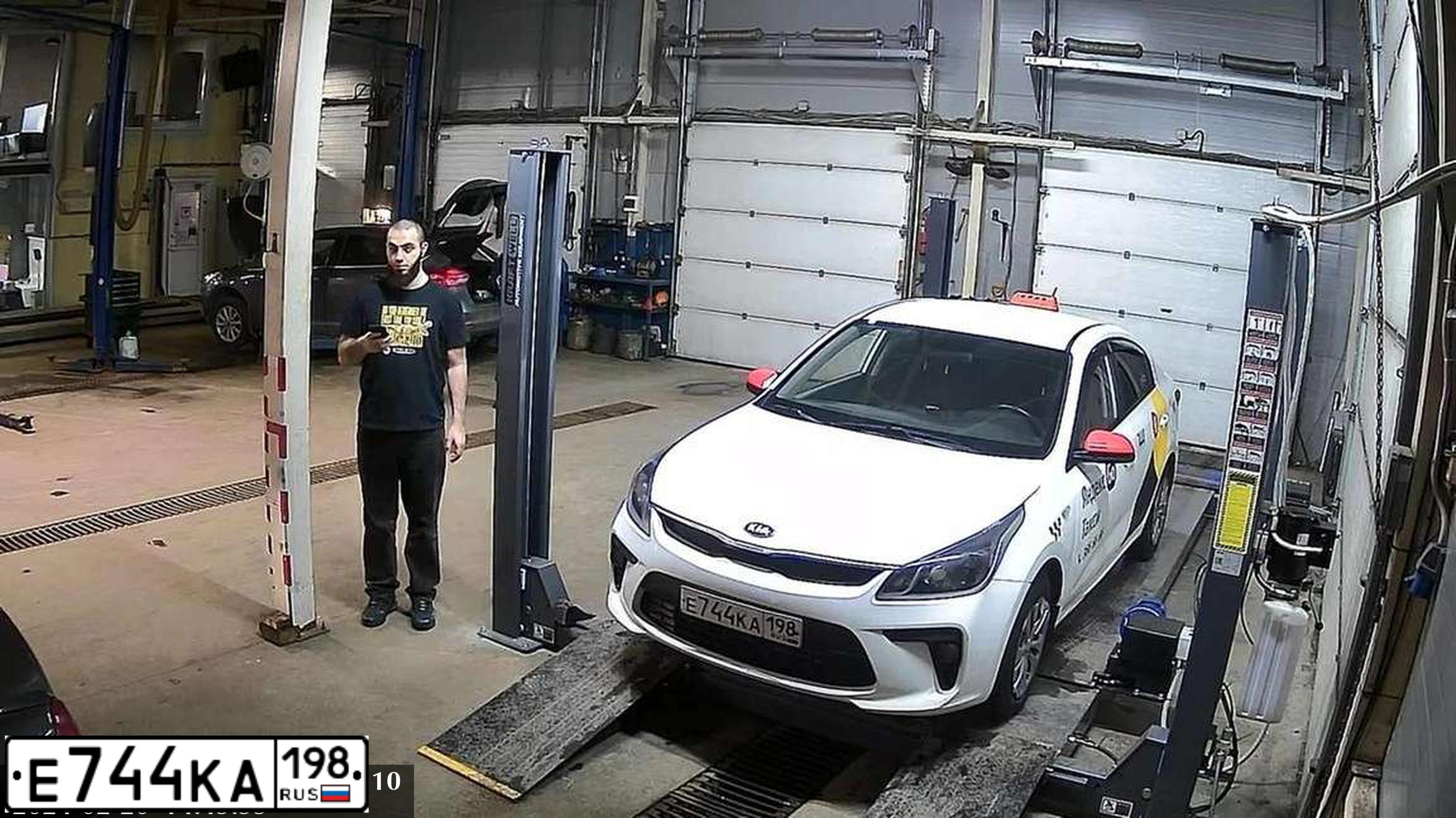 Фото автомобиля KIA RIO, 2019 — госномер М281ТХ95. Цвет: БЕЛЫЙ