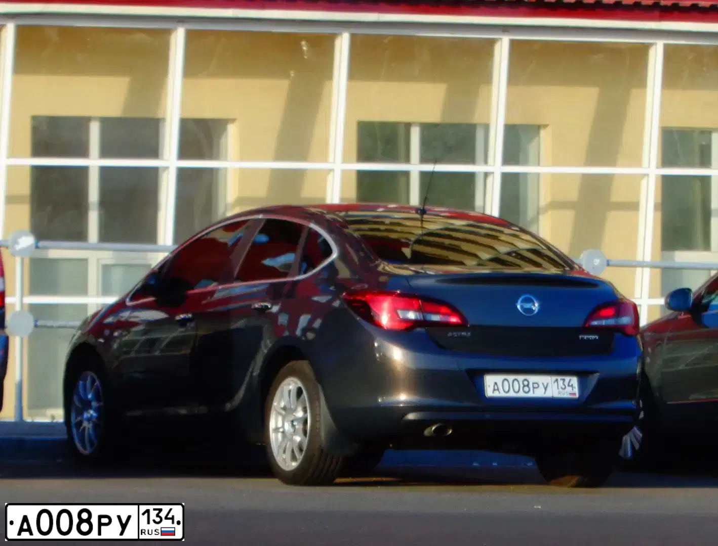 Фото автомобиля OPEL ASTRA, 2013 — госномер А008РУ134. Цвет: СЕРЫЙ МЕТАЛЛИК