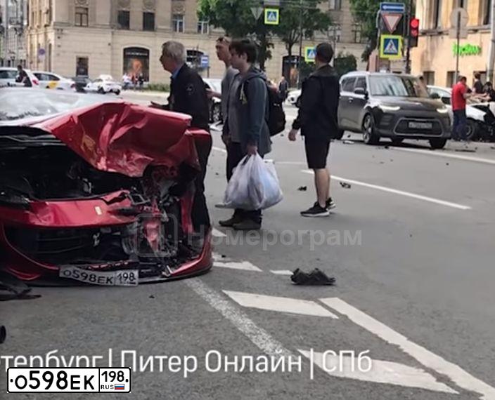 Фото автомобиля FERRARI PORTOFINO, 2020 — госномер О598ЕК198. Цвет: Красный
