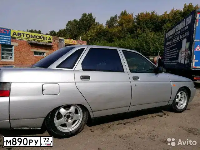 Фото автомобиля LADA 2110 LADA, 2006 — госномер В614РХ72. Цвет: СВЕТЛО-СЕРЕБРИСТЫЙ МЕТАЛЛ