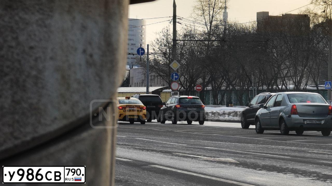 Фото автомобиля RENAULT LOGAN, 2007 — госномер У986СВ790. Цвет: СВЕТЛО-ЗЕЛЕНЫЙ