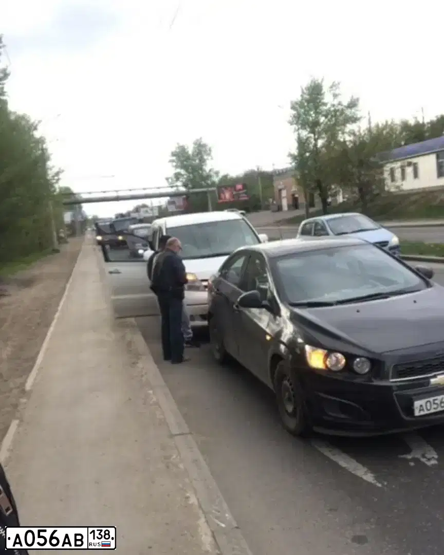 Фото автомобиля CHEVROLET AVEO, 2013 — госномер А056АВ138. Цвет: ЧЕРНЫЙ