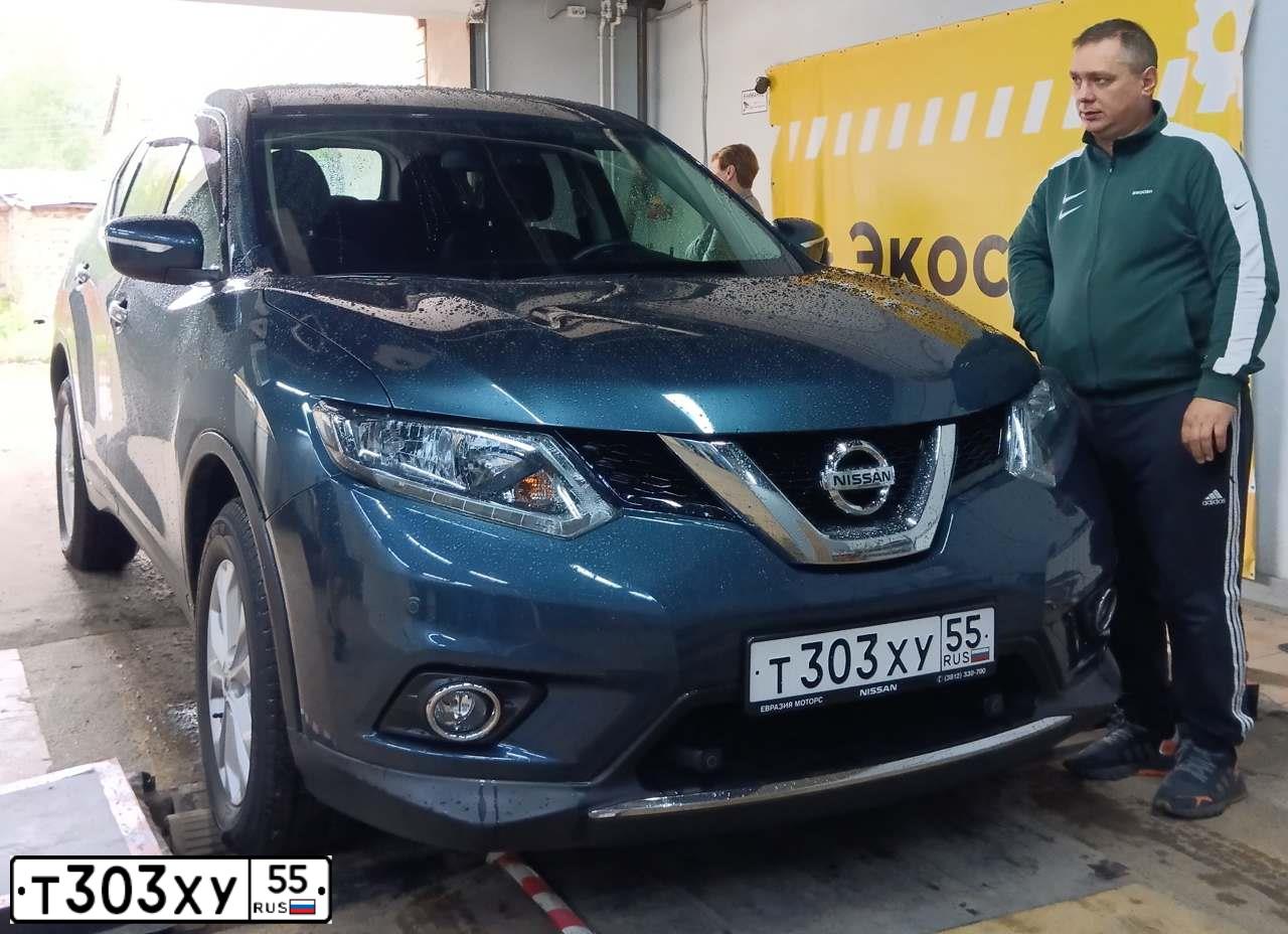 Фото автомобиля NISSAN X-TRAIL, 2017 — госномер А656ОН155. Цвет: Темно-синий