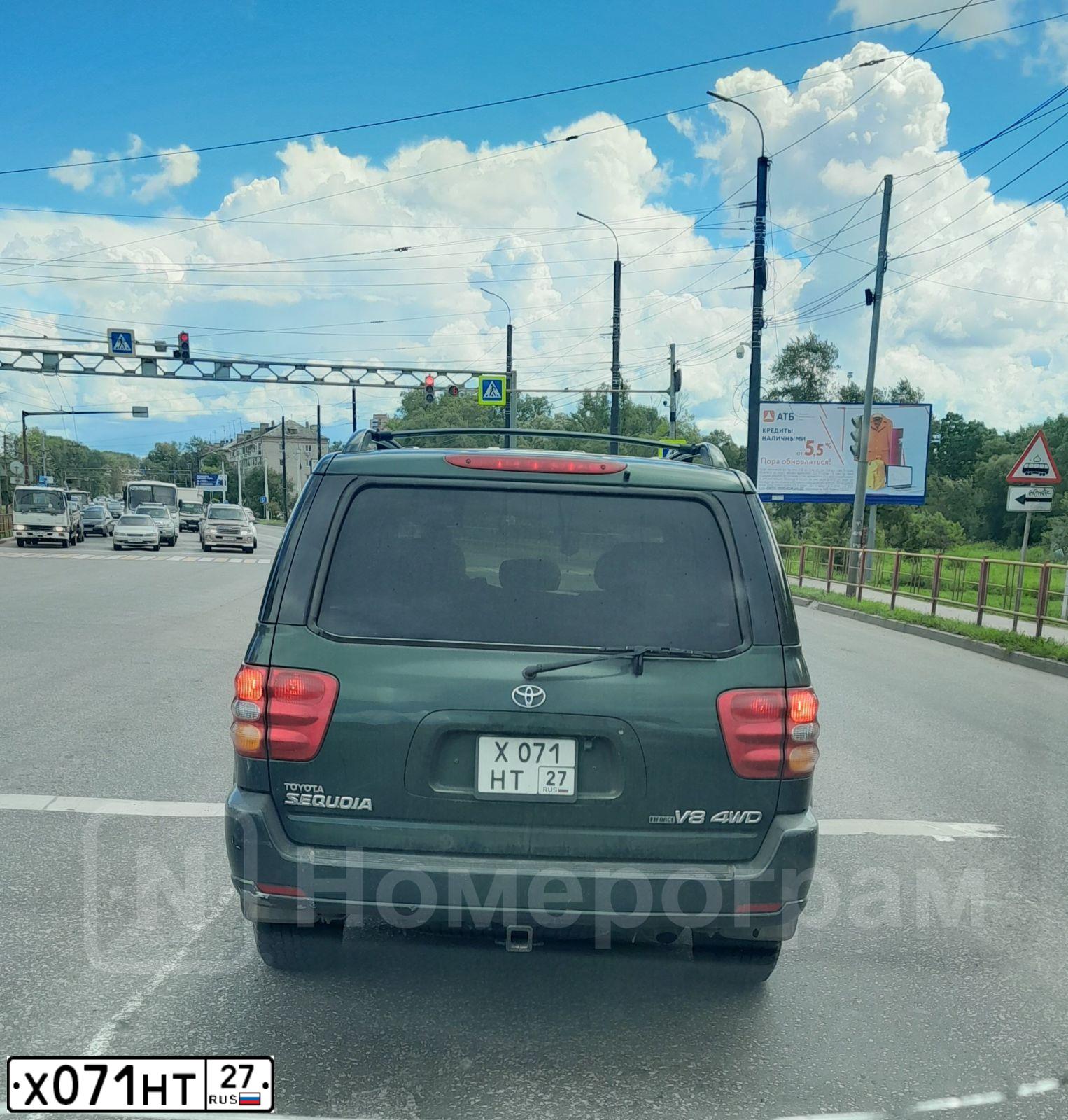 Фото автомобиля TOYOTA SEQUOIA, 2000 — госномер Х071НТ27. Цвет: ЗЕЛЕНЫЙ