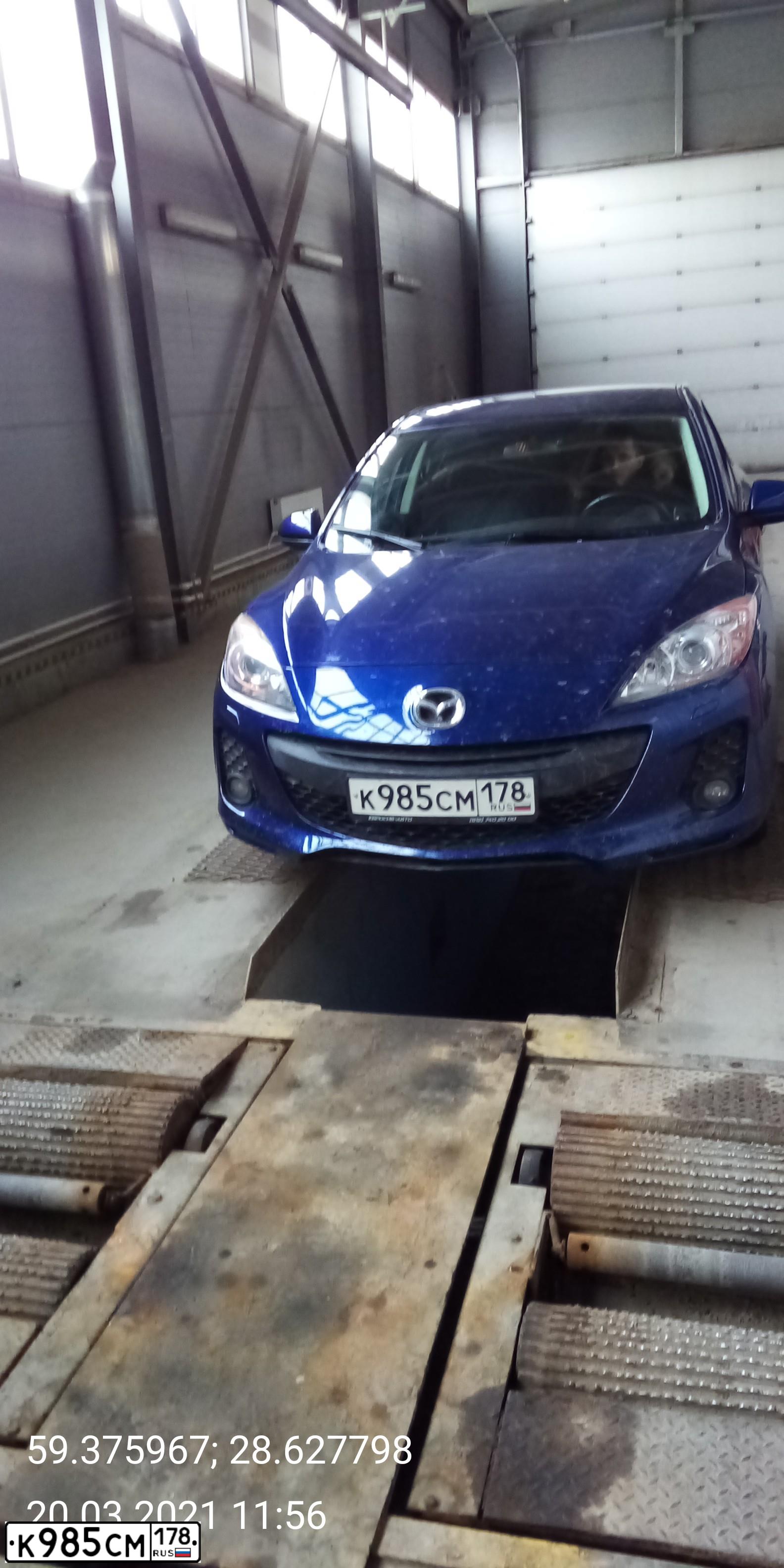 Фото автомобиля MAZDA 3, 2011 — госномер Е839КН147. Цвет: синий