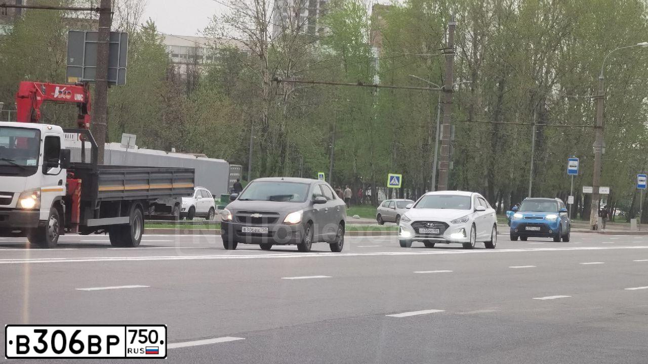 Фото автомобиля UAZ 3151 / HUNTER, 1998 — госномер В306ВР750. Цвет: ЗЕЛЕНЫЙ