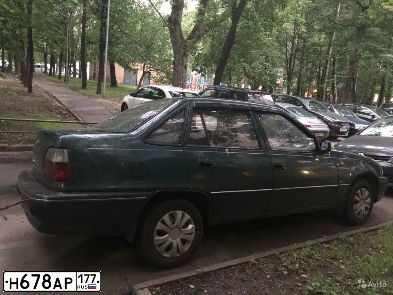 Фото автомобиля DAEWOO NEXIA, 1998 — госномер Н678АР177. Цвет: ЗЕЛЕНЫЙ МЕТАЛЛИК