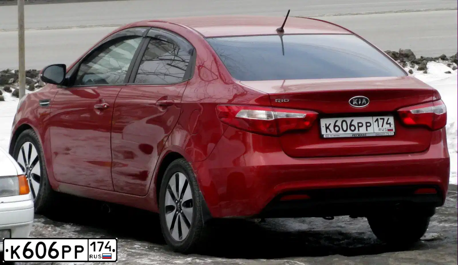 Фото автомобиля KIA RIO, 2011 — госномер К606РР174. Цвет: КРАСНЫЙ