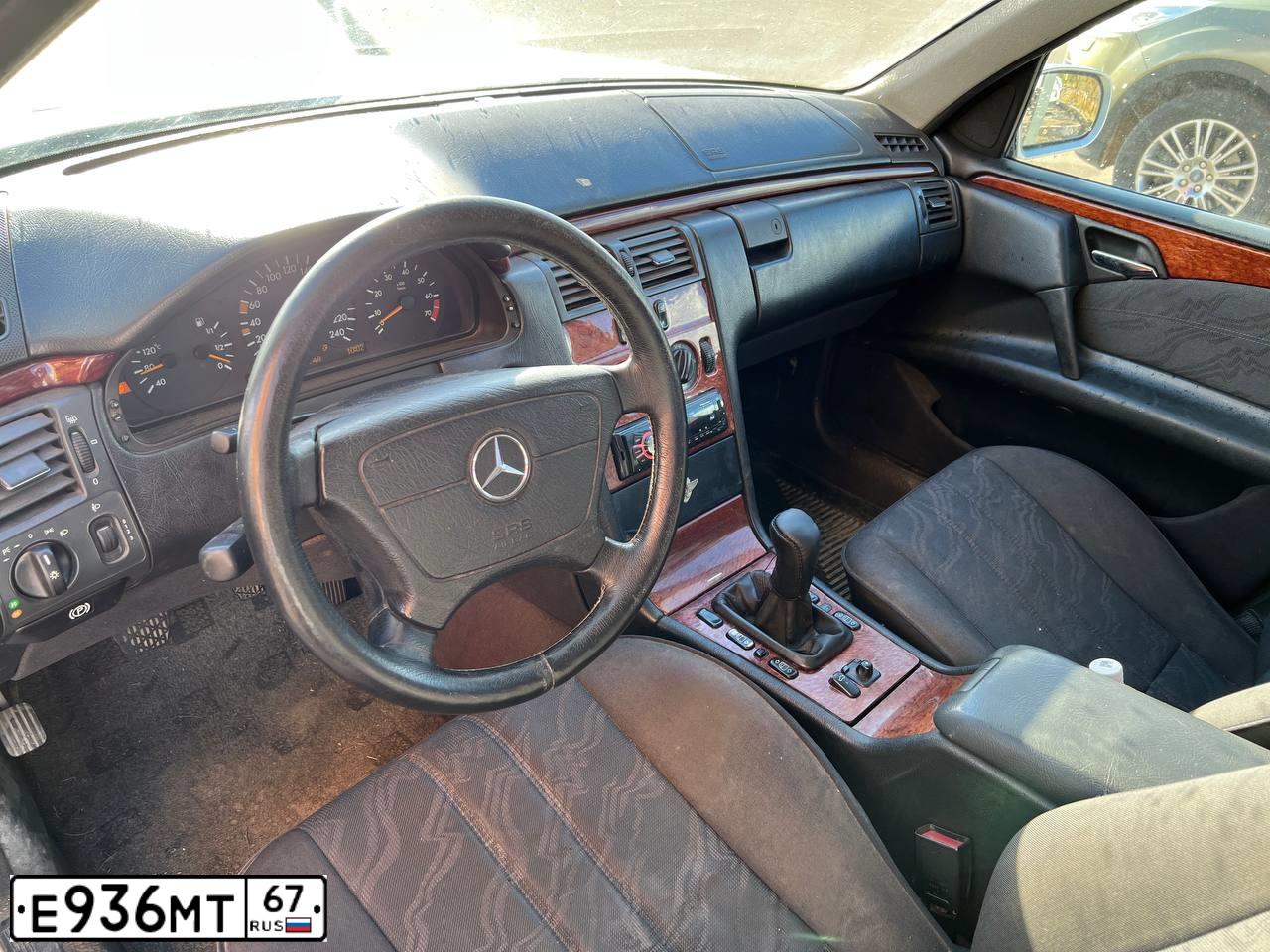 Фото автомобиля MERCEDES-BENZ E240, 1999 — госномер Х974ЕВ71. Цвет: Серебристый
