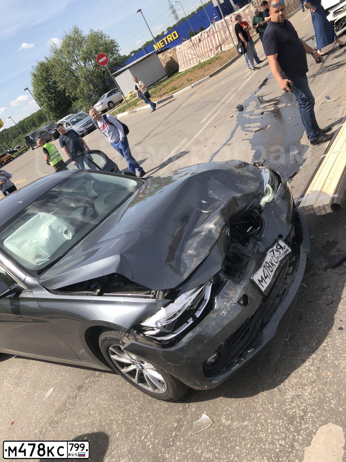 Фото автомобиля BMW W SERIE 3, 2018 — госномер М478КС799. Цвет: Серый