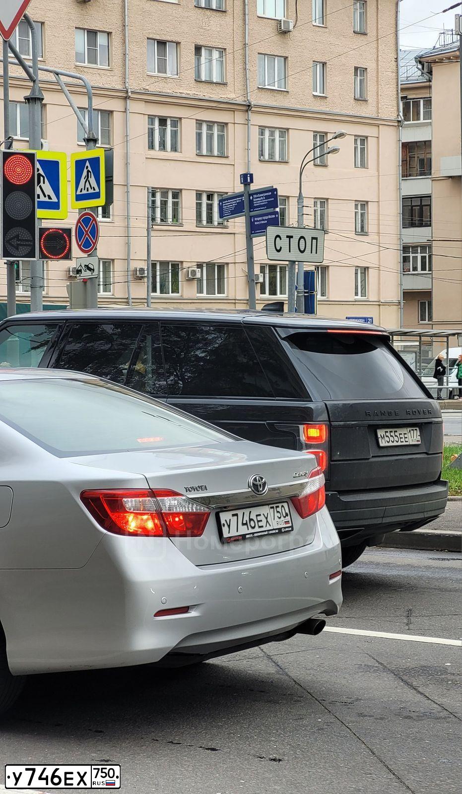 Фото автомобиля TOYOTA CAMRY, 2014 — госномер У746ЕХ750. Цвет: СЕРЕБРИСТЫЙ МЕТАЛЛИК
